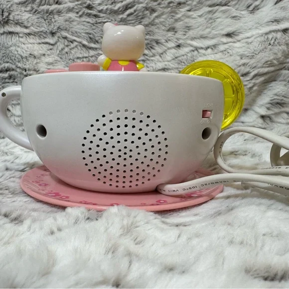 Vintage Hello Kitty Pink and Yellow Teacup Alarm Clock Radio - Picture 3 of 10